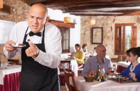 Φιλοδώρημα στην Ευρώπη: Τι ισχύει σε κάθε χώρα, τι να προσέχετε