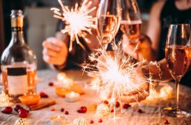 Βρετανία: Οι καταναλωτές μειώνουν τα έξοδα για τα Χριστούγεννα - Στο σπίτι το εορταστικό γεύμα