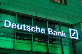 «Σείεται» η Deutsche Bank: Εκτοξεύτηκαν τα CDS, βυθίζεται η μετοχή