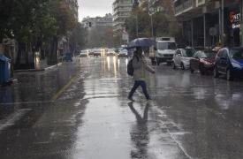 Meteo: Τοπικές βροχές τη Δευτέρα κυρίως στα δυτικά και περιοδικά αυξημένες νεφώσεις στην υπόλοιπη χώρα