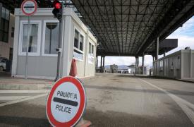 Λευκός Οίκος: Η Σερβία ξεκίνησε την απόσυρση των στρατευμάτων της από τα σύνορα με το Κόσοβο
