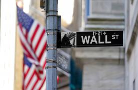 Μεταβλητότητα στην Wall Street στην «σκιά» των μάκρο
