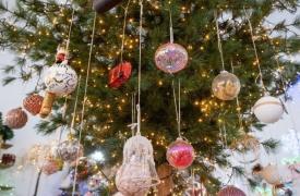 Συγκρατημένοι στις αγορές τους εφέτος τα Χριστούγεννα οι καταναλωτές - «Ανάσα» από το εορταστικό καλάθι του νοικοκυριού