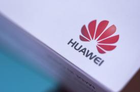 Μπλόκο στις εξαγωγές προς την Huawei σχεδιάζουν οι ΗΠΑ