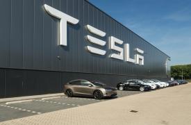 Tesla: Σχεδιάζει αύξηση παραγωγής στο γερμανικό της εργοστάσιο