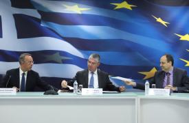 Νέες συμφωνίες με ΕΤΕπ: «Ένεση» 900 εκατ. ευρώ για επενδύσεις στον δημόσιο τομέα της Ελλάδας