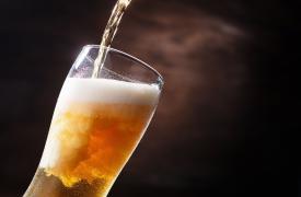 Αλλάζει ταχύτατα η παγκόσμια αγορά μπύρας - Οι κινήσεις των «ισχυρών» απέναντι στις νέες καταναλωτικές συνήθειες