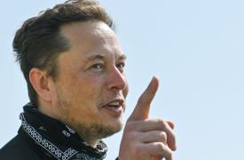 Tesla: Ο Μασκ πάει για... δουλειές στην Κίνα - Η πρώτη επίσκεψη μετά από 3 χρόνια