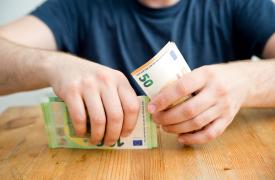 Στις 26 Μαρτίου η ανακοίνωση του νέου κατώτατου μισθού - Συνετή αύξηση εισηγείται η Νίκη Κεραμέως