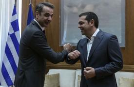 Η ρελάνς Μητσοτάκη στον Τσίπρα για την έξοδο από τα μνημόνια - Ο μεταγραφικός πυρετός στο ΠΑΣΟΚ - Το debate που ζητά η Καρυστιανού