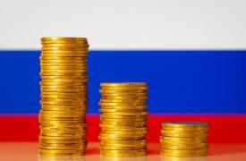 DW: Ασθμαίνει, αλλά δεν καταρρέει η ρωσική οικονομία
