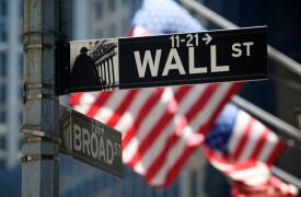«Πέφτει» η Wall Street αναμένοντας τις αποφάσεις Fed για τα επιτόκια