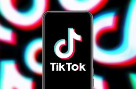 Η Κομισιόν κινεί διαδικασίες κατά του TikTok