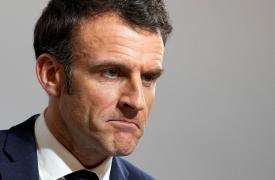 Γαλλία: Πυρ ομαδόν κατά του προέδρου Μακρόν από κόμματα της αντιπολίτευσης και εργατικά συνδικάτα