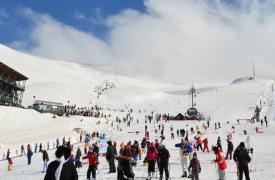 Σε λειτουργία τα Χιονοδρομικά Κέντρα Παρνασσού και Βόρα - Καϊμάκτσαλαν