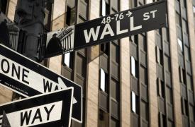 Πίεση στη Wall Street μετά από πέντε εβδομάδες κερδών - Απώλειες 1% για τον Nasdaq