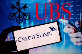 Καταβαραθρώνεται 60% η μετοχή της Credit Suisse - Εκτεταμένες απώλειες και για UBS μετά το deal