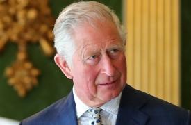 Πυρά στο δείπνο των ανταποκριτών του Λευκού Οίκου: «Ανακουφισμένος» ο βασιλιάς Κάρολος