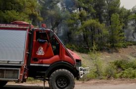 Υπό μερικό έλεγχο η φωτιά στα Σπάτα - Επιχειρούν εναέρια μέσα