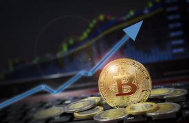 Εδραιώνεται πάνω από τα 27.000 δολάρια το Bitcoin και ανεβαίνει