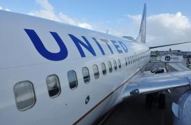 United Airlines: Σε σύγκρουση με μετεωρολογικό μπαλόνι αποδίδεται η θραύση του παρμπρίζ αεροσκάφους