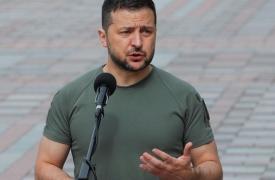 Ζελένσκι: Χαιρετίζει «τον ηρωισμό» των στρατιωτών που πολεμούν σε σκληρές μάχες