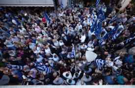 Στα μαρμαρένια αλώνια της αξιωματικής σφάζονται Αλέξης και Νίκος - Ποιος τα βάζει καλύτερα με τα συμφέροντα;