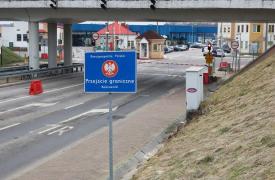 Πολωνία: Εξετάζει το «προσωρινό» κλείσιμο των συνόρων για το εμπόριο αγαθών με την Ουκρανία