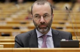 Βέμπερ: Πρέπει να βρεθεί ευρωπαϊκή απάντηση στο μεταναστευτικό