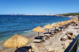 MyCoast: Βροχή οι καταγγελίες για τις ξαπλώστρες - Οι περιοχές με τις περισσότερες αυθαιρεσίες