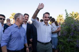 Οι διακοπές του Μητσοτάκη και η ντιρεκτίβα στους υπουργούς – Ο Ζαχαριάδης «στηρίζει» Μπακογιάννη
