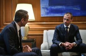 «Σφυρίζει» UEFA στο Μαξίμου – Το παρασκήνιο της σύσκεψης και το «σοκ» στον ΣΥΡΙΖΑ