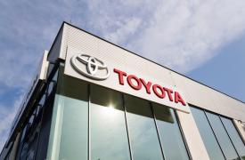 Toyota: «Γκάζι» στην ηλεκτροκίνηση με την παραγωγή άνω των 600.000 οχημάτων το 2025