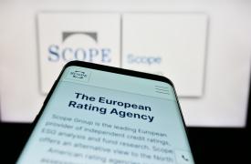 Scope Ratings για Ελλάδα: Επιβεβαίωσε την αξιολόγηση BBB με σταθερό outlook - Ευνοϊκό το προφίλ χρέους, σημαντική η δημοσιονομική βελτίωση