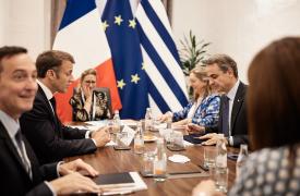 Συνάντηση Μητσοτάκη – Μακρόν στη Μάλτα: Η Ελλάδα θα παραμείνει συνεπής στην πολιτική φύλαξης των συνόρων