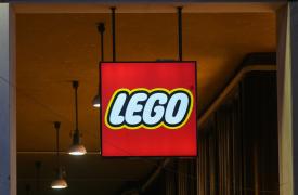 Lego: Εγκαταλείπει την προσπάθεια να φτιάξει τουβλάκια από πλαστικό χωρίς πετρέλαιο