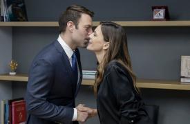 Το φιλί έβγαλε πάθος - Πιο δίκαιη η πολιτική από τις επιχειρήσεις - Οι συμβουλές του Μοσχονά στον Κασσελάκη