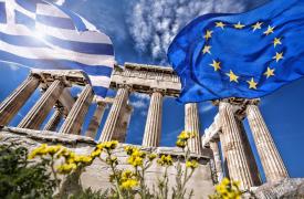 Bloomberg για αναβάθμιση Ελλάδας από Fitch: Διευρύνεται το ενδιαφέρον για τα ελληνικά ομόλογα