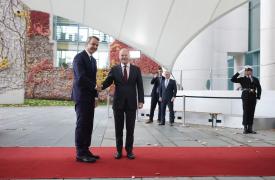 Μητσοτάκης με μηνύματα σε Σολτς μέσω Μερτς για μεταναστευτικό-χρηματοδότηση Ελλάδας - Κυρανάκης VS συμβολαιογράφων