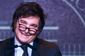 Αργεντινή: Τι θα σήμαινε η δολαριοποίηση της οικονομίας «δια χειρός» Μιλέι