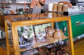 Ο καφές του Κασσελάκη - Οι αναμνήσεις Τατσόπουλου για Τζάκρη - Τι προτείνει η Ρεπούση - Ένα κόμμα στο θέατρο 