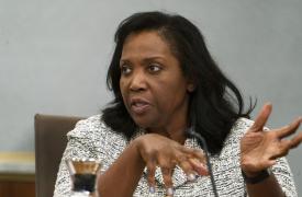 Κουκ (Fed): Δεν θα ανεχθώ εκφοβισμούς για να παραιτηθώ