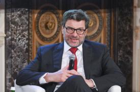 Ιταλός ΥΠΟΙΚ: «Είμαι ικανοποιημένος διότι η Κομισιόν αποδέχθηκε τις προτάσεις μας»