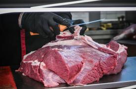 Πόσο ακριβότερο θα είναι το κρέας στο φετινό γιορτινό τραπέζι