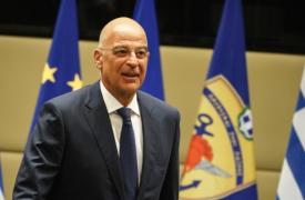 Αμηχανία στην αντιπολίτευση από την πρόταση Δένδια για ελληνική διοίκηση στις επιχειρήσεις κατά των Χούθι - Με την ειρήνη ο  Χαρίτσης