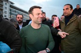 Ρεσιτάλ Κασσελάκη με αγρότες στο Σύνταγμα - Κι ο πράσινος Πέτρος στην πλατεία - Παραίτηση με σημασία