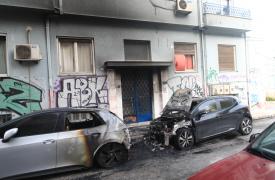 Εξάρχεια: Μπαράζ εμπρησμών σε αυτοκίνητα - Ζημιές σε τέσσερα ΙΧ