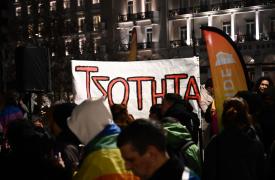 Το ένα τρίτο της ΝΔ και του ΠΑΣΟΚ δεν ψήφισαν τα ομόφυλα - Απείχαν Πολάκης και Όθων - Παρών η Κασιμάτη - Ύμνοι στα διεθνή ΜΜΕ