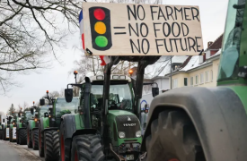 Bloomberg για Γαλλία: Ο Μακρόν απειλεί να «θάψει» τη συμφωνία ΕΕ – Mercosur