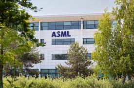 ASML: Ρεκόρ παραγγελιών τσιπ στο δ' τρίμηνο - Στα 2,84 δισ. ευρώ τα κέρδη, ράλι για τη μετοχή